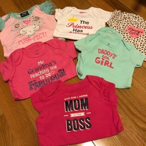 (5) 3-6 month onesies and (2) 6 month onesies.